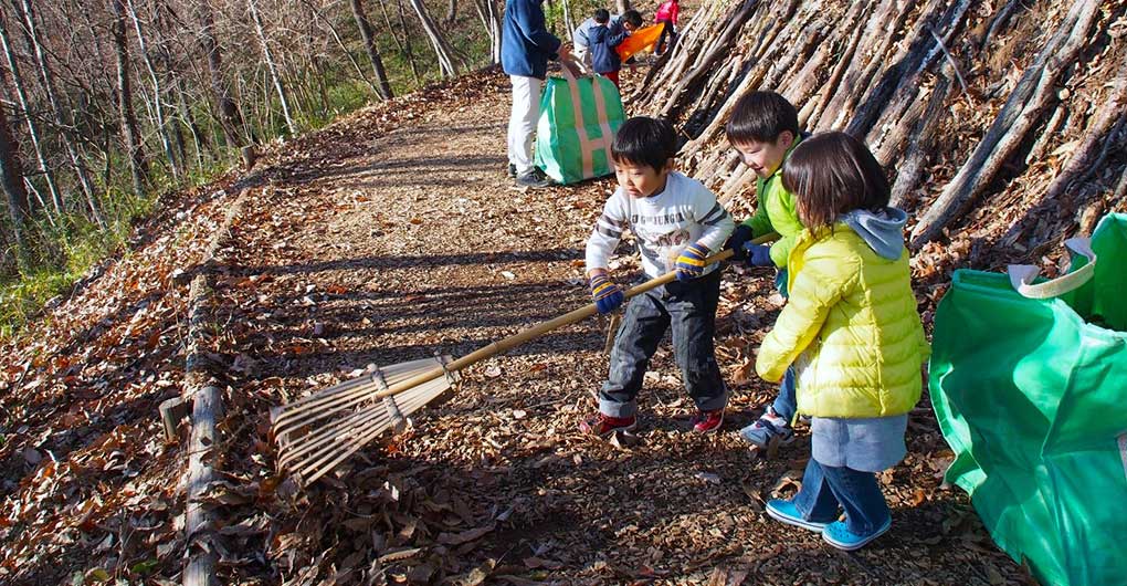 Parent-child mountain experience play